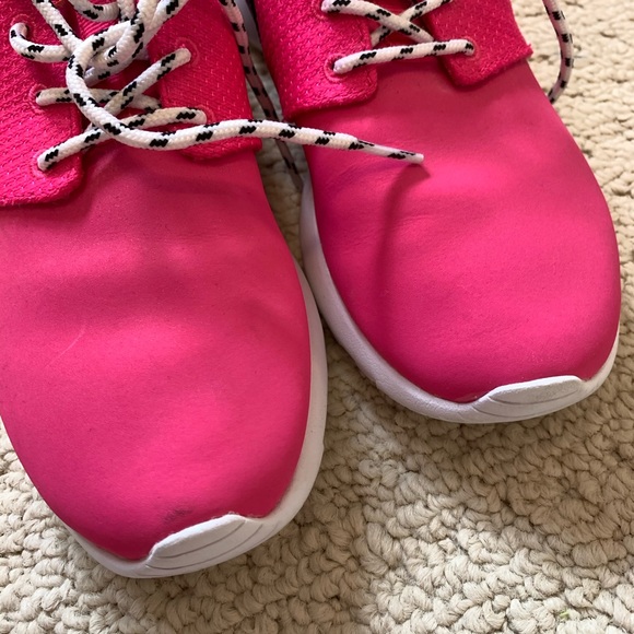 Nike Hot Pink Sneaker Runner Running Shoes - Picture 6 of 8